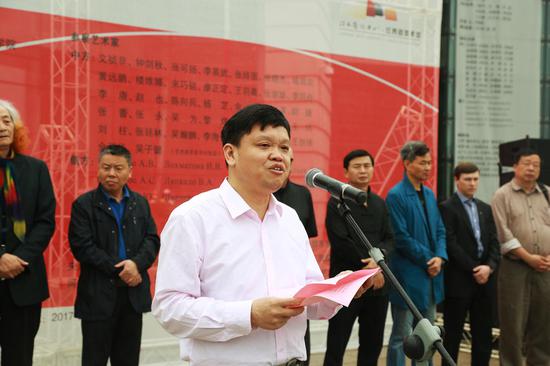 江西师范大学副校长刘俊在展览开幕式上致辞