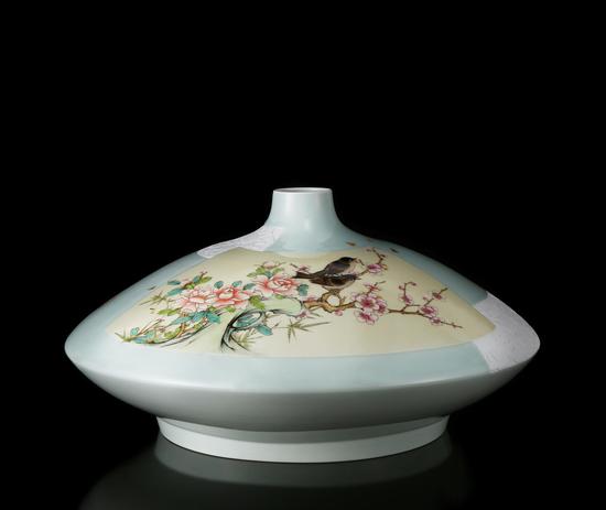 崔迪作品 花间细语飞碟瓶 2013 H24xD25