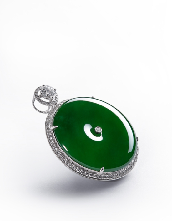 天然满绿翡翠 配 钻石 吊坠
JADEITE AND DIAMOND PENDANT