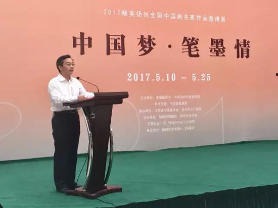 扬州市委宣传部副部长、文广新局局长季培均主持开幕式
