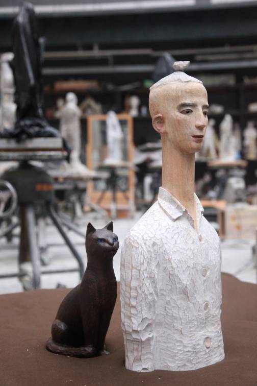 杨洋 《白衣少年与黑猫》 指导教师: 魏小明 雕塑