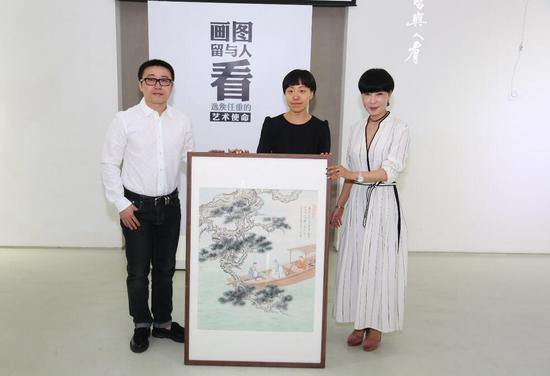 仓伏汇创始人侯茜、著名画家任重与佳作有缘第一期有缘人合影