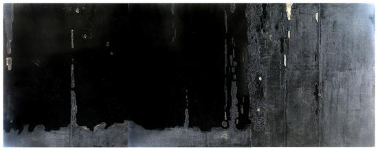 《时间的尘埃·3》，360 x 150cm，材料：大漆、金属箔、麻布，2016年