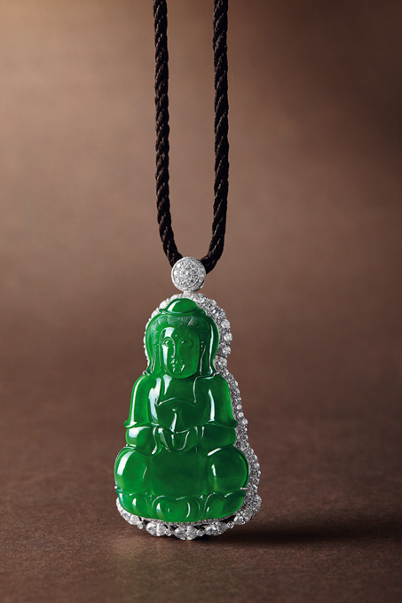 LOT 2060 JADEITE‘GUAN YIN’AND DIAMOND PENDANT