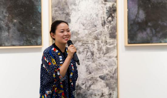 展览开幕式主持人:中央美术学院教师发展中心卫艳博士