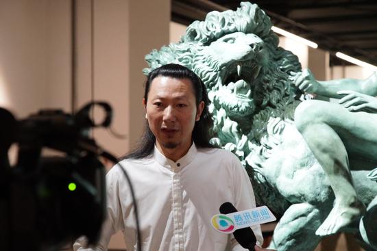 策展人、汉威国际艺术中心馆长张思永接受媒体采访，浅述艺术中心对未来的展望