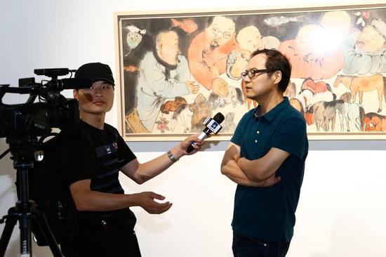 批评家、中央美院教授王春辰老师接受媒体采访，并对本次展览的核心内涵——“后东方学”予以肯定