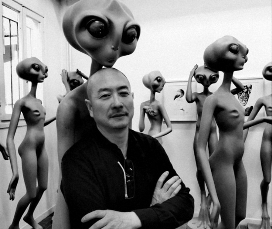 艺术家傅榆翔与大型系列作品“移民的外星人”装置雕塑作品