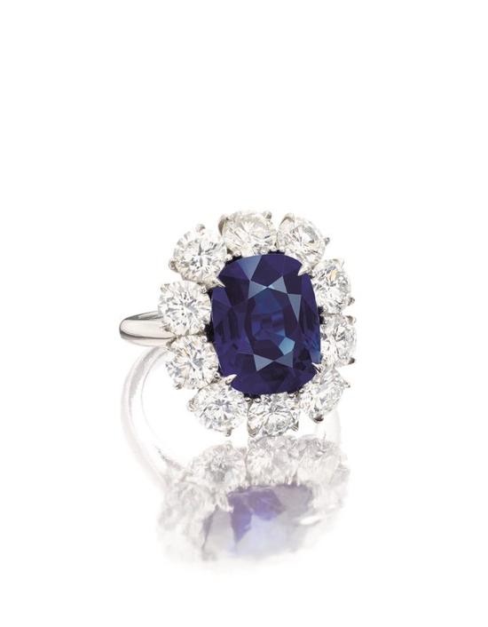 7.03克拉「喀什米尔」天然蓝宝石配钻石戒指 
估价：5,500,000 － 6,300,000 港元
