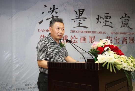 全国政协委员、香港美术家协会主席、着名画家吴欢先生在开幕仪式上致辞