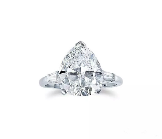 Lot.2080  5.01克拉 梨形 F色VS1净度 钻石 配 钻石 戒指 DIAMOND RING 成交价：RMB  1,265,000  