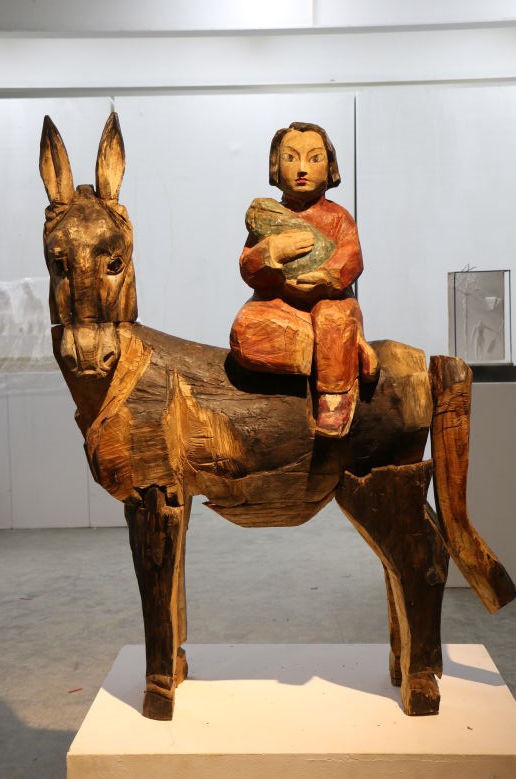 荆 可 雅《 原 野 - 回 娘 家 》
材料:樟木/尺寸:110cm*43cm*140cm