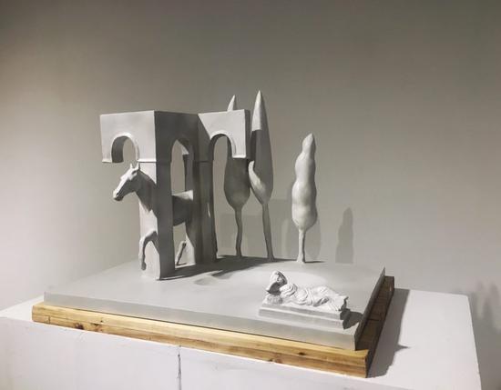 宋 山 杉《 要 来 临 的 日 子 》
材料:玻璃钢/尺寸:60cm*60cm*50cm