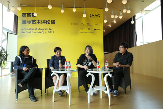 发布会现场论坛嘉宾:丁乙、杨福东、徐震。主持人:凌敏
