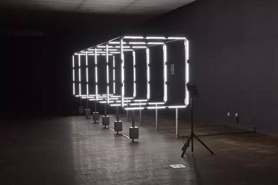 “透明的声音” 展览现场： 杨·奥拉瑞，塔菲克工作室，《72击》