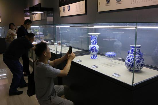 “国之瑰宝”——中国景德镇陶瓷文化展 展览现场