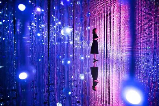 teamLab,Crystal Universe1