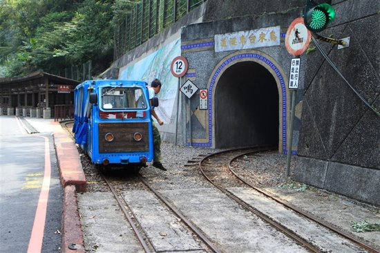 ���ڵ�����̨��