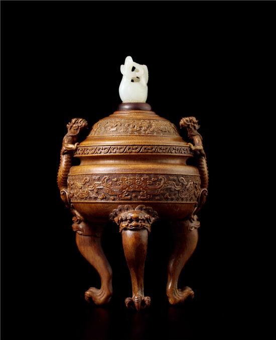 清乾隆 宫廷御制竹根雕仿青铜饕餮纹兽足鼎 H 20 cm 估价待询 成交价:RMB 24,150,000