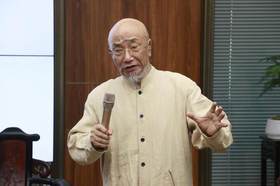 李正天教授发言