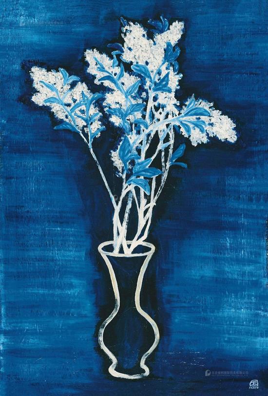 《蓝色背景的盆花》