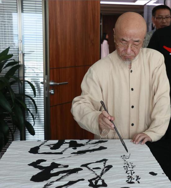 现场挥毫铸魂，语出李正天教授哲学专着《广义本体论》