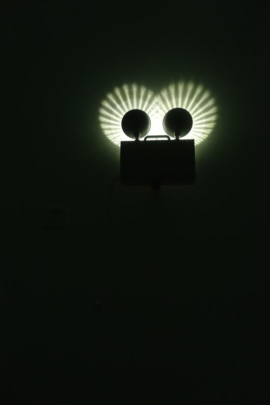 ������,Wang Enlai, Ӧ����Emergency Light,װ��, Installation, 30x27x7.5cm,2017