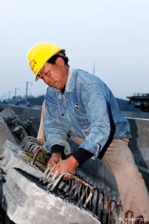 何刚和众多走向城市的农民一样,在工地上辛勤劳作