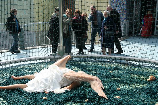 2008年萨奇画廊展览“革命在继续—来自中国的新艺术”中的参展作品《天使》（Angle）