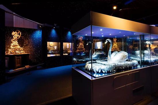 　　1773年制作的《银天鹅》，这只两百多岁的机器天鹅到今天还能摇动脖子，从河中捉鱼，图片提供：科学博物馆，摄影：Plastiques photography