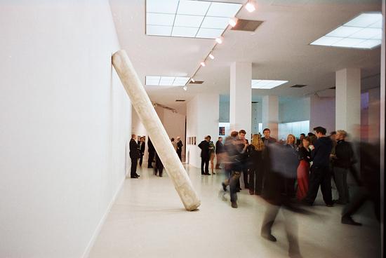 2004年安特卫普当代美术馆“天下”展览中的参展作品《一个或所有》（One or all）