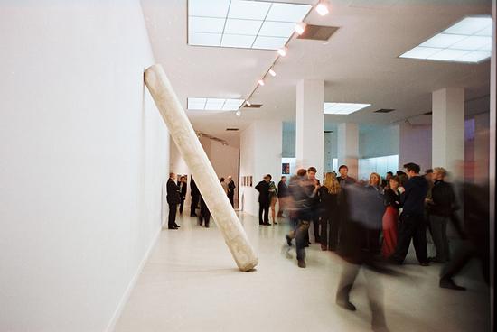 2004年安特卫普当代美术馆“天下”展览中的参展作品《一个或所有》(One or all)