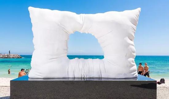 Sang- Sug Kim， The Window of the Future， Sculpture by the Sea， Cottesloe 2017。 Photo Richard Watson