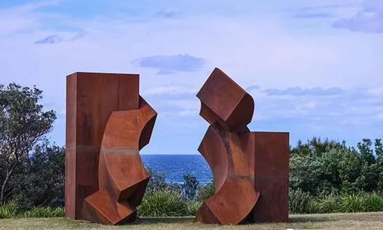 J?rg Plickat， Balance， Sculpture by the Sea， Bondi 2016。 Photo Clyde Yee