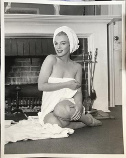 美国时尚摄影师George Barris 乔治·巴里斯1949年拍摄出浴梦露