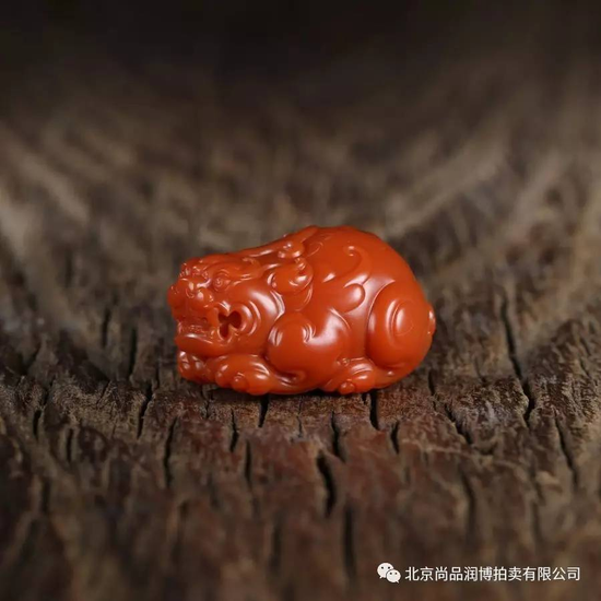        02156赵文金  南红瑞兽  规格：2.9×2.0×1.5cm   重量：11.9g  白度：南红  款识：文金   起拍价：无底价                                                                                     