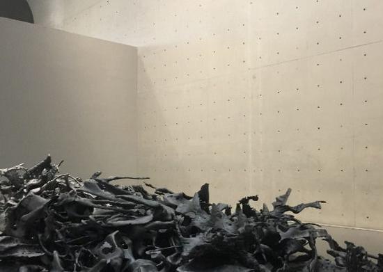 展望,《隐形堆》, 3D树脂打印、喷漆, 2017。
