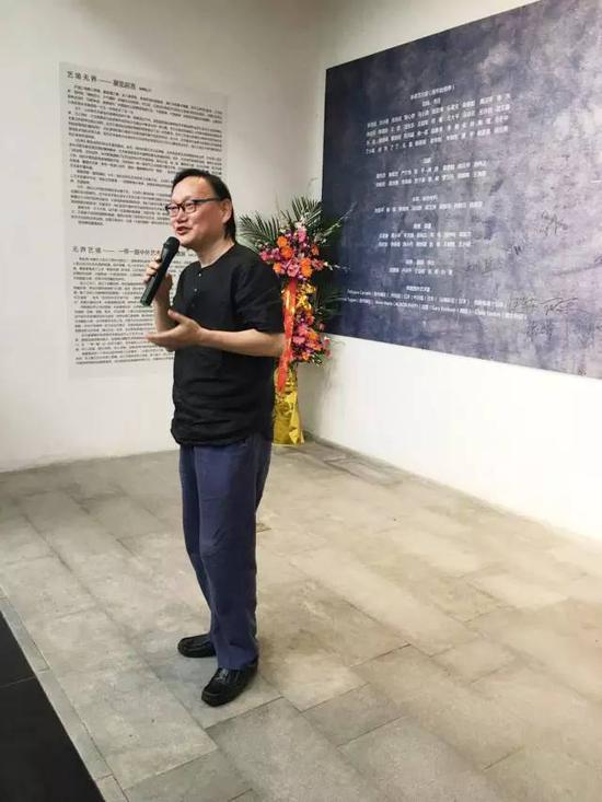 本次展览学术邀请、上海人民美术出版社副总编徐明松先生致辞