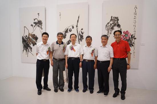 左起：李社建、刘海燕、孙永福、阳安江、张志刚、张志国