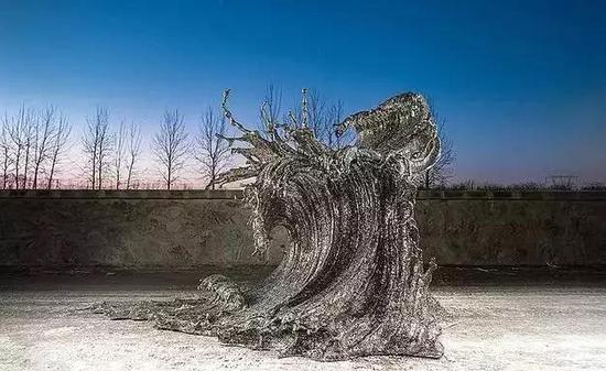 这个中国人用汉字做成的镂空雕塑,在纽约美炸