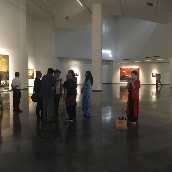 段江华油画作品展在岭南美术馆举行