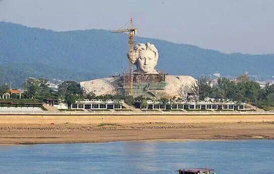 正在建设中的毛泽东青年雕塑