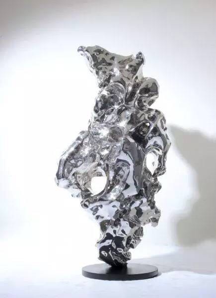 展望 《假山石 第104号》 266×132×100cm 不锈钢 2005
2015佳士得(香港)秋拍成交价424万港币
