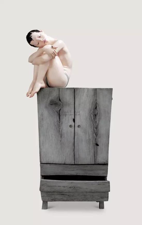金钕 《虫洞》80×80×200cm 木,玻璃钢着色 2010
2012年北京华辰秋拍以16.1万元创造艺术家二级市场成交纪录