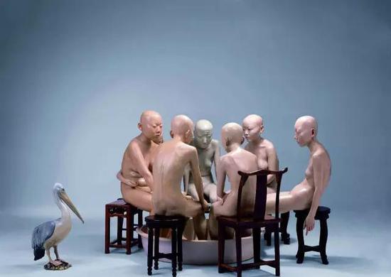 向京《一百个人演奏你?还是一个人?》 144×240×240cm 玻璃钢着色 2007
2010北京翰海春季拍卖会以627.20万元成交 创造艺术家拍卖成交纪录