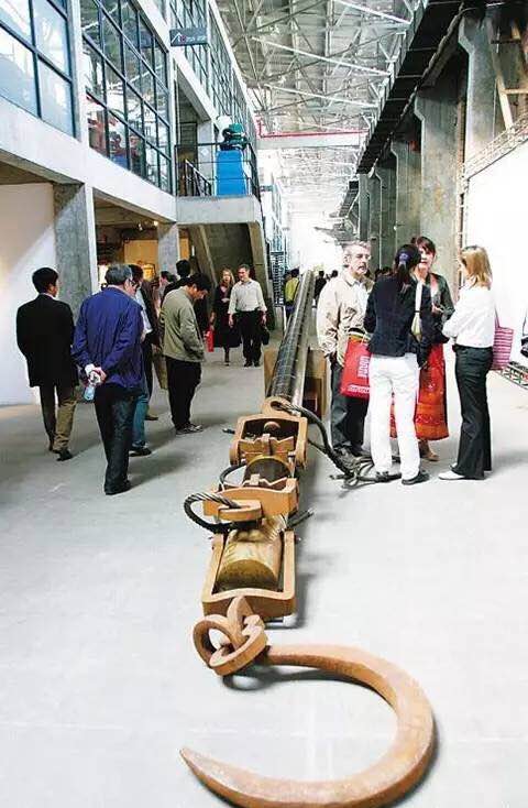 夏和兴，《杆秤之二》， 木、铁、铜 ，1000cm ，2007年
