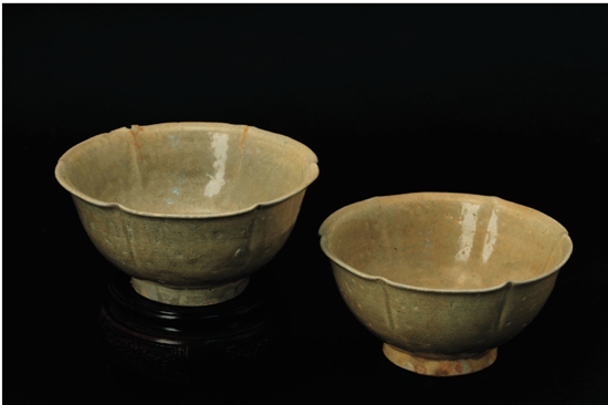婺州窑 六出筋花口淡青釉茶盏 高4.5cm