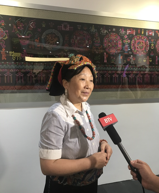 国家非遗代表性传承人杨华珍接收媒体采访