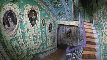 公寓楼梯变凡尔赛宫充满名画