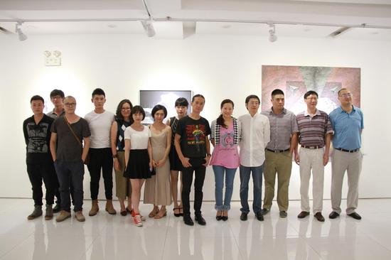 开幕式艺术家、嘉宾合影